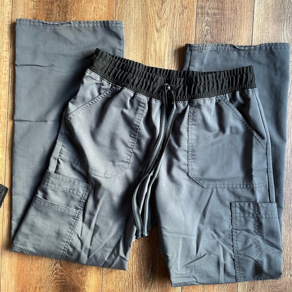 Grey small scrubstar scrub set - Picture 3 of 5